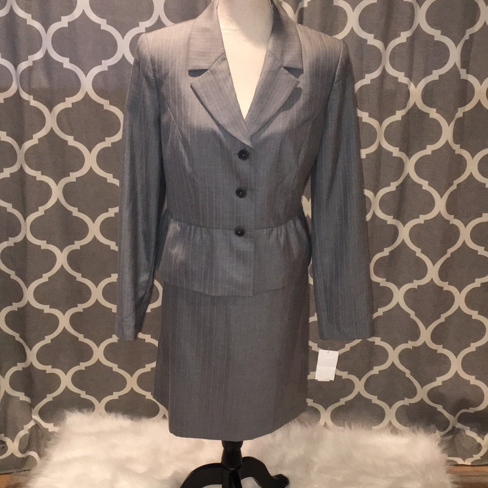 Dress Barn size 14 gray skirt suit